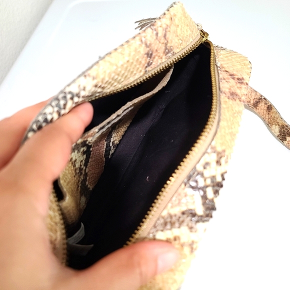 MADEWELL The Transport Camera Bag Snake Embossed Leather - Picture 7 of 14